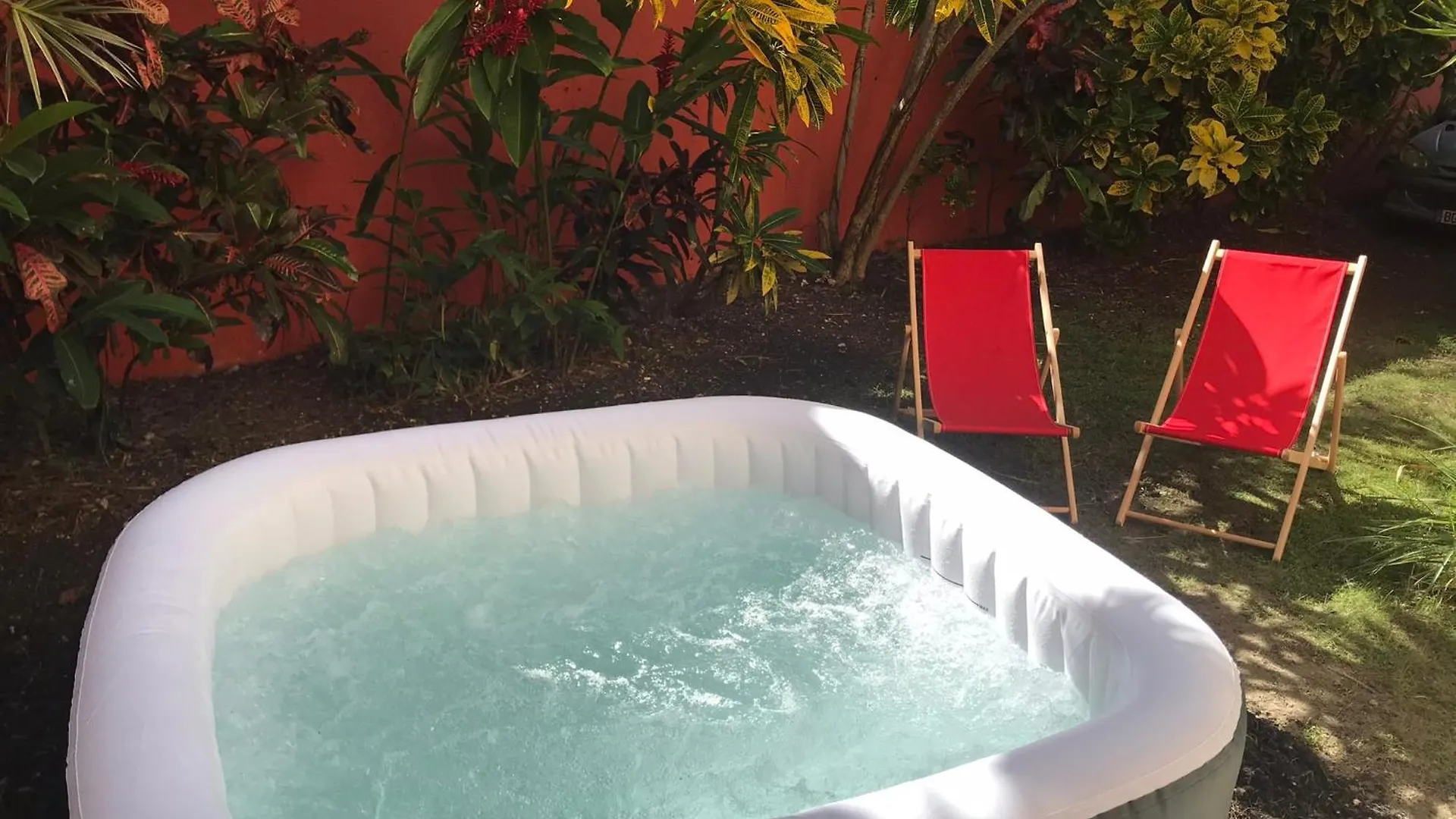 Le Pelican Rouge Le Gosier